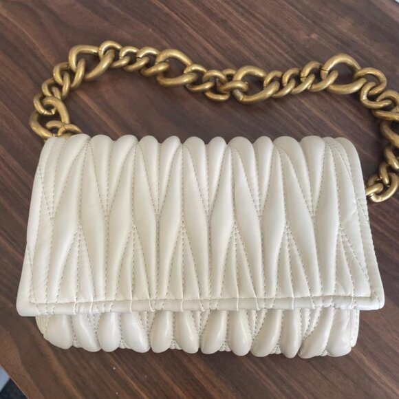 Neiman Marcus White Faux Leather Quilted Gold Chain Crossbody Bag - Picture 1 of 5